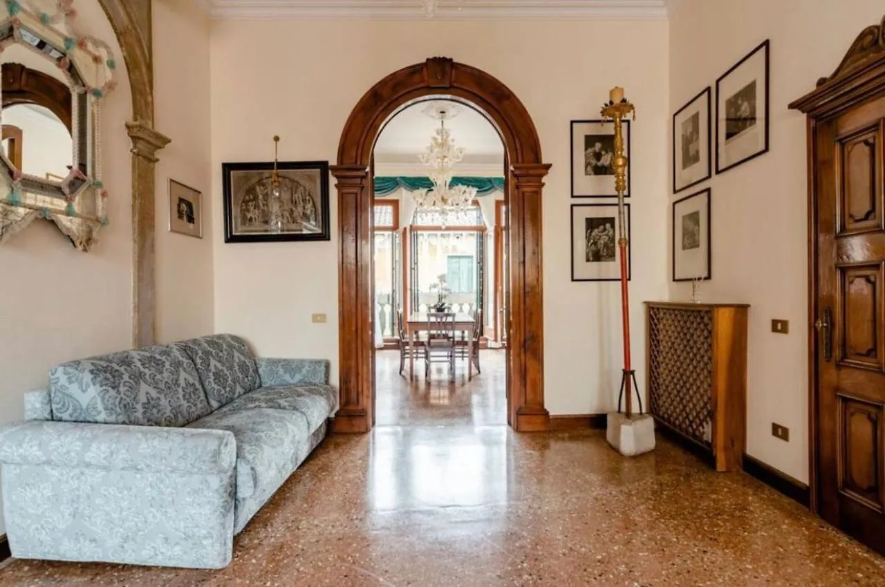 Venezia La Fenice Apartment Italy