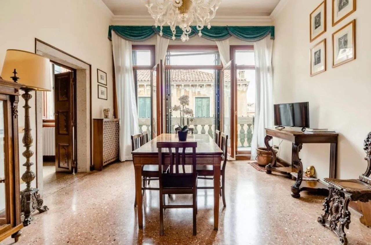 Venezia La Fenice Apartment Italy